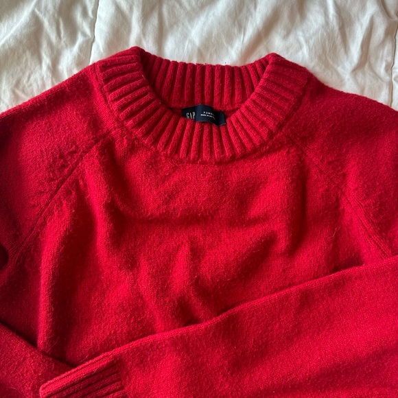 GAP Red Sweater - Picture 2 of 3